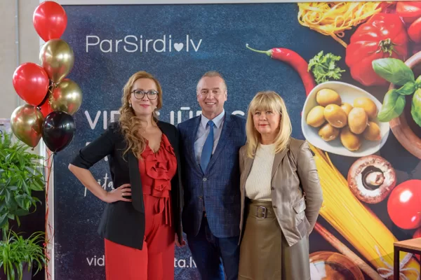 ParSirdi.lv vadītāja I.Mauriņa un RSU kardiologi, sadarbības partneri